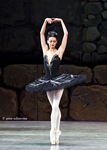 anastasia-matvienko-in-swan-lake-with-the-national-ballet-of-ukraina-21